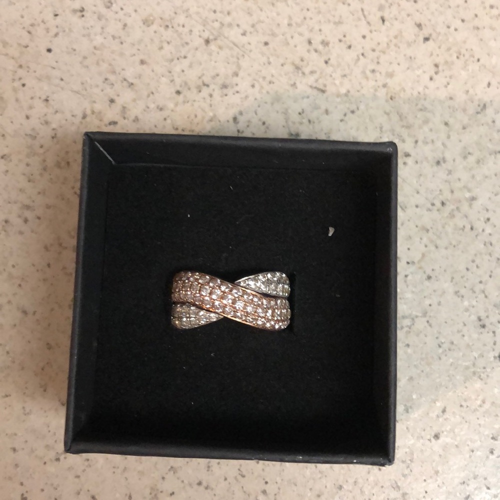 Natural pink & white diamond ring